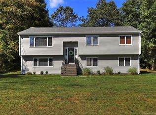 40 Williams Rd, Monroe, CT 06468