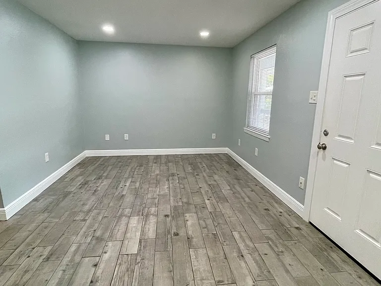 242 Edison St — Photo 14