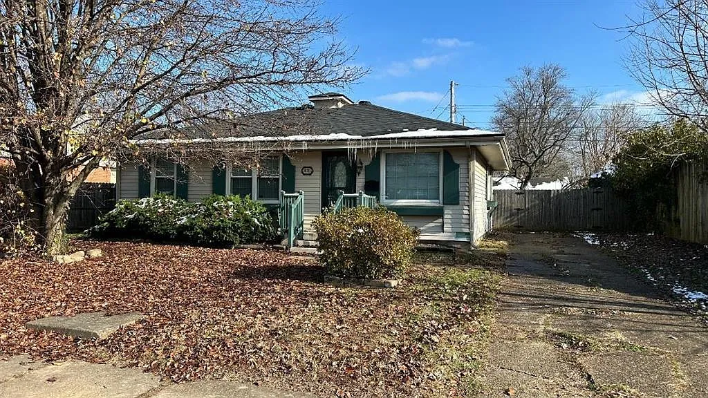 3015 Legion Park Dr photo 1