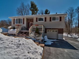 525 Laurel Dr, Tobyhanna, PA 18466