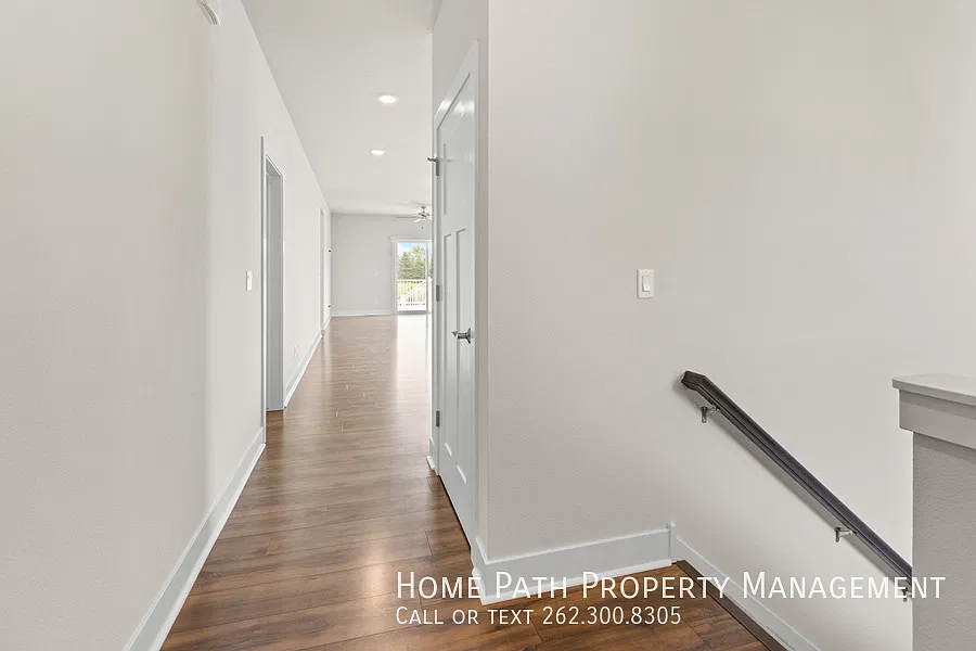 3 bed, 1501 sqft, $2,870 — Photo 3