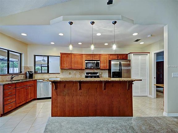 5th image of 6315 S Queensway Dr