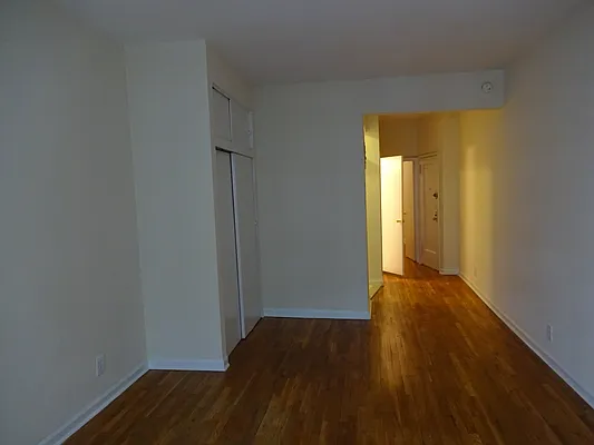 Rented by Salon Realty Corp | media 11