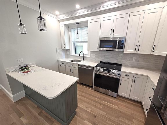 5th image of 147 Webster Ave