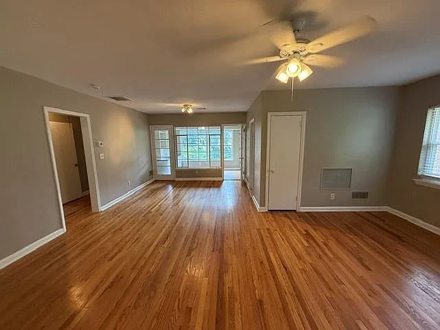 2 bed, 1.0 bath, 1400 sqft, $1,800 — Photo 1