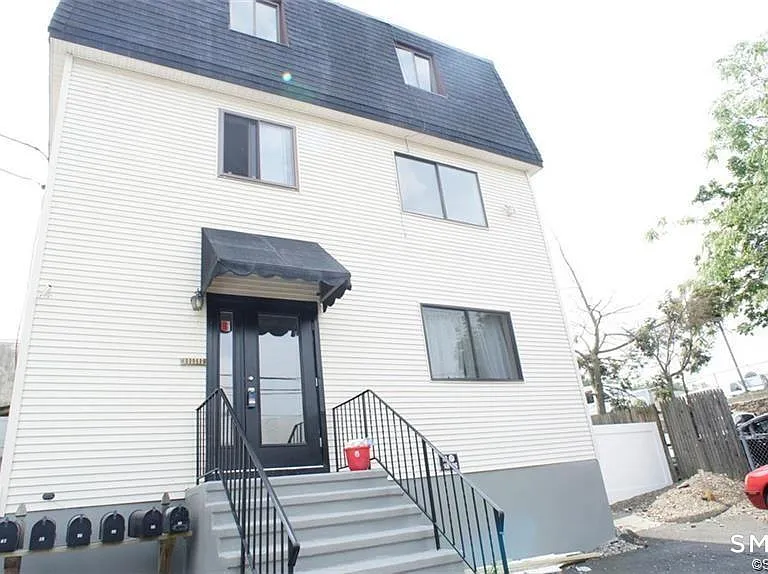 31 Isaacs St #1A — Photo 8
