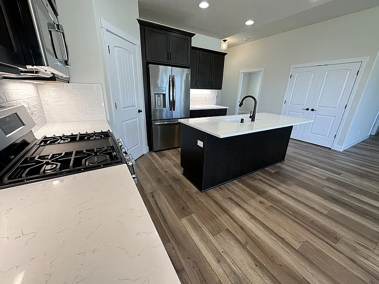 3304 S Zimmerman St — Photo 6