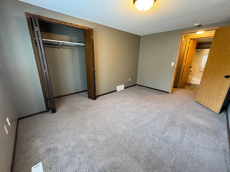 4307 S Locust Dr — Photo 12