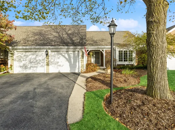 1489 Shire Cir, Inverness, IL 60067