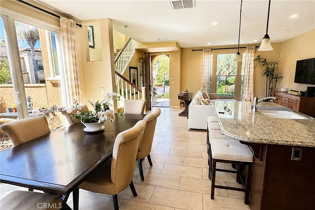 4 bed, 1780 sqft, $6,300 — Photo 2