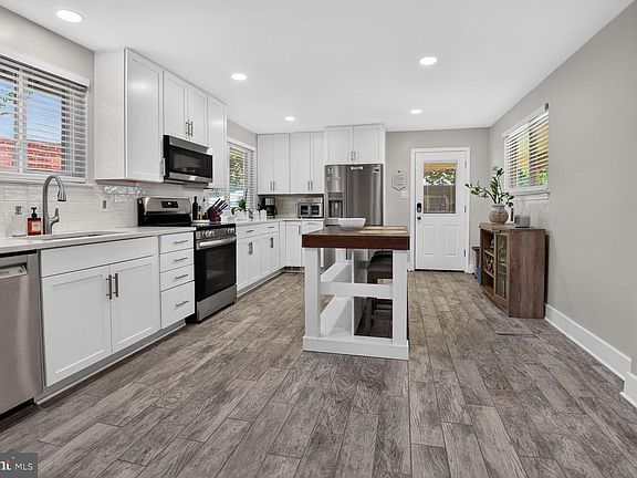 5th image of 5010 Gainsborough Dr