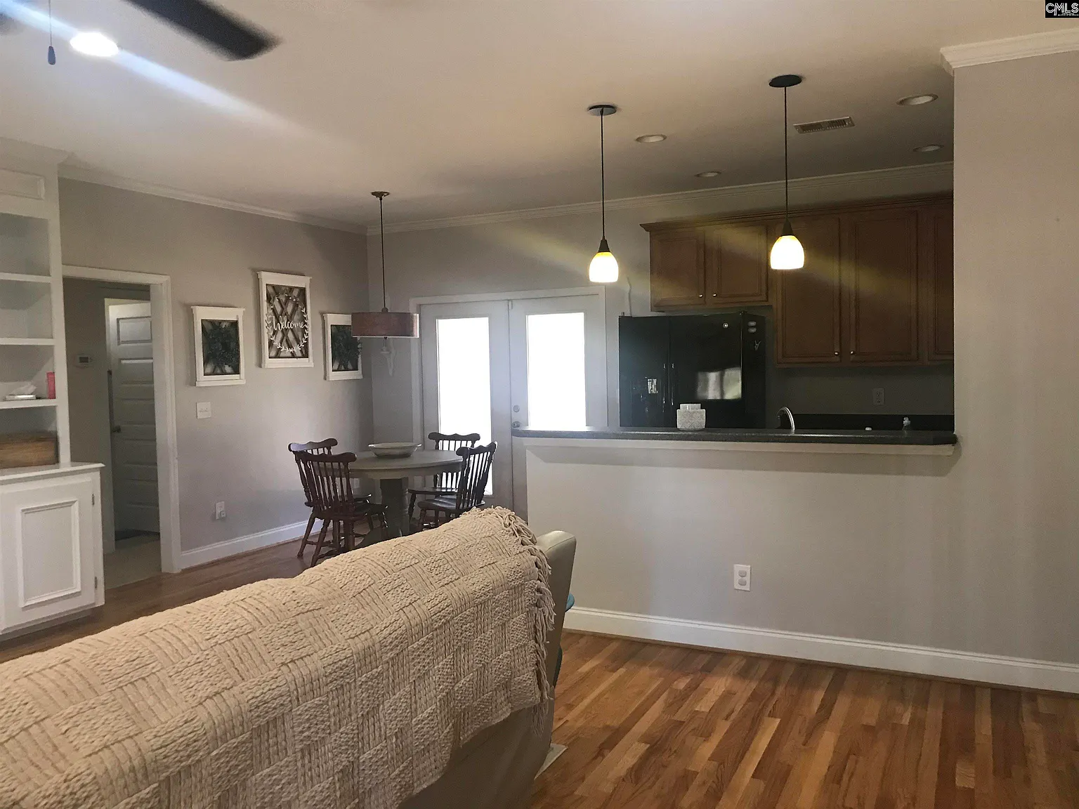 3 bed, 1400 sqft, $2,200 — Photo 3