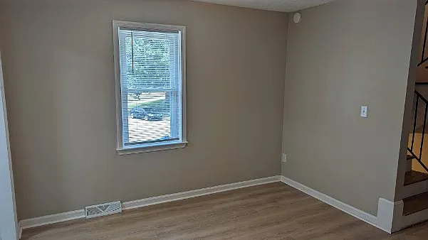 474 Woodview Dr — Photo 12