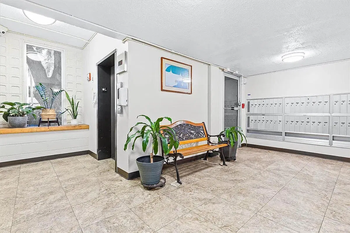2 bed, 744 sqft, $2,400 — Photo 4
