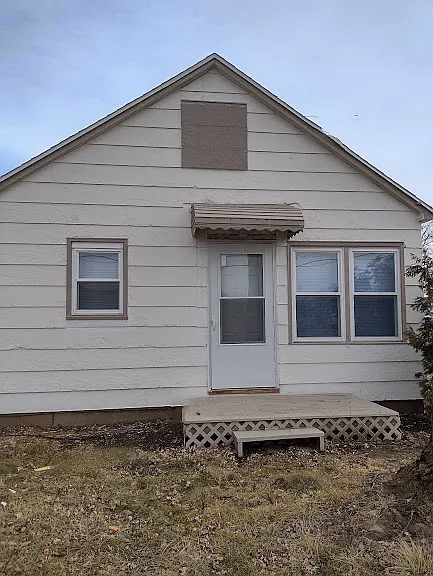 143 S Hallett Ave — Photo 1