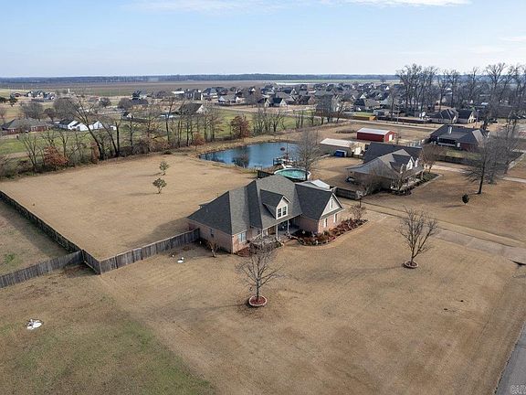 5th image of 104 Meritt Cv