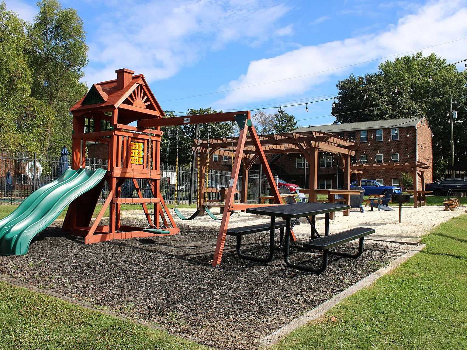 Windsor Court Apartments — Photo 4