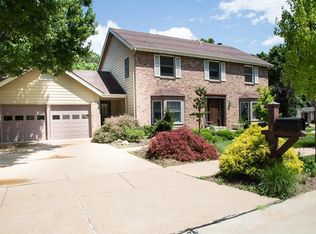 624 Crofton Circle Ct, Ballwin, MO 63021