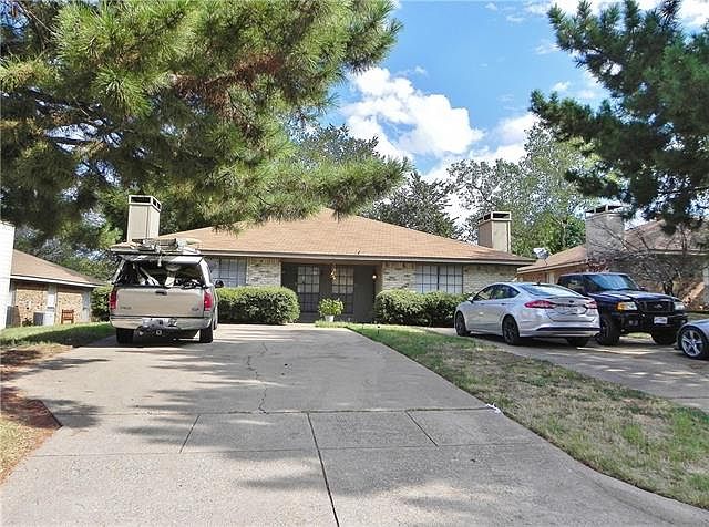 1st image of 2009 Oakwood Ct APT A