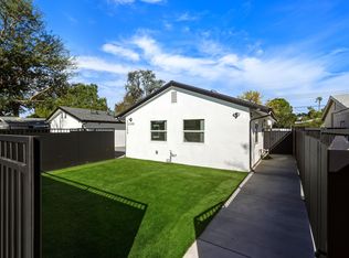 22255 Wyandotte St, Canoga Park, CA 91303