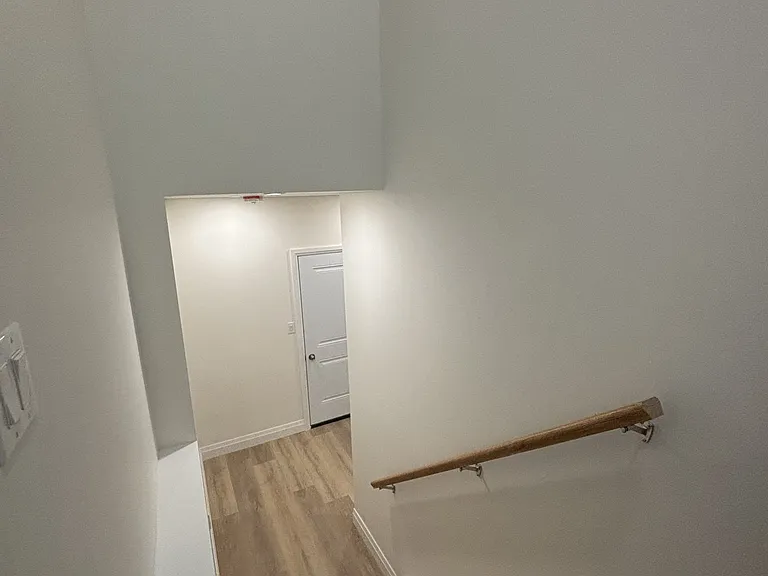 576 Guelph St — Photo 4