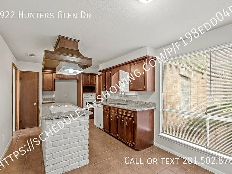 2922 Hunters Glen Dr — Photo 3