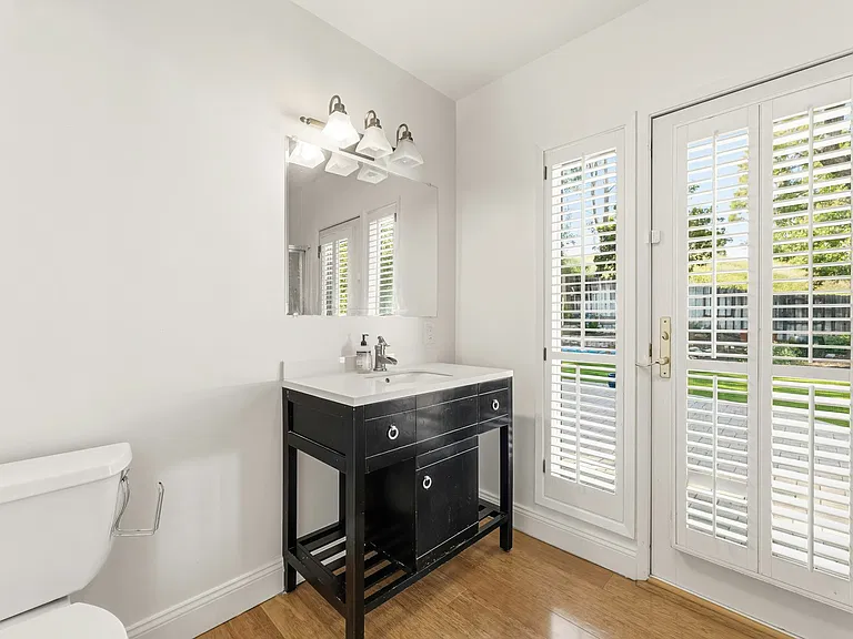 full bathroom #2