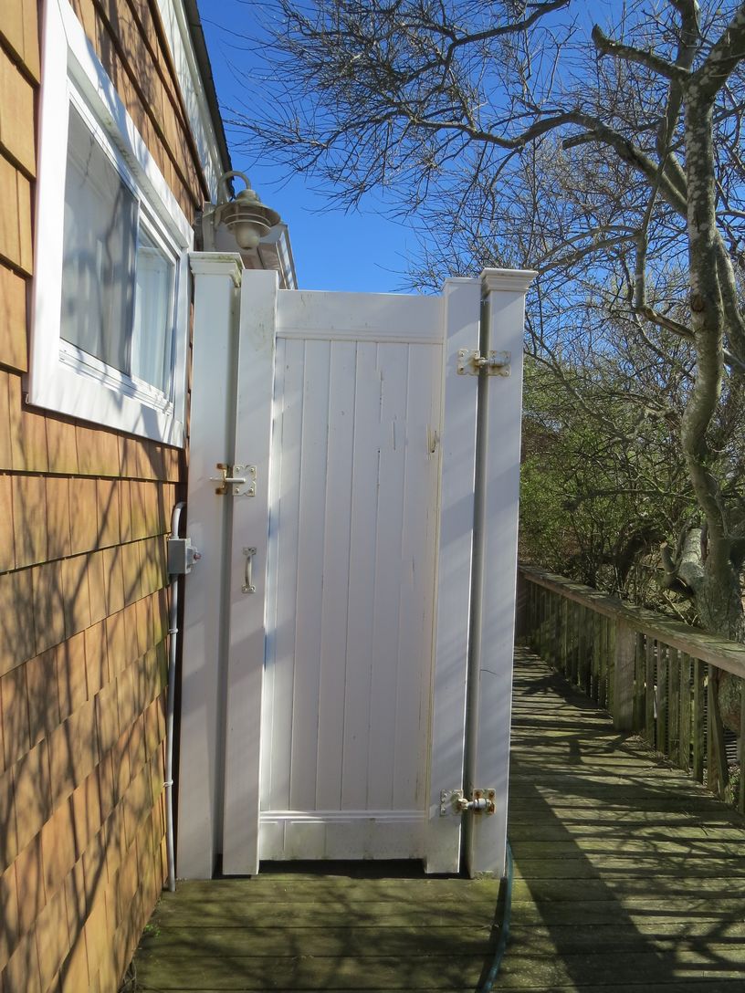  Outdoor Shower