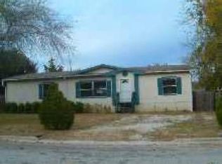 1329 E Travis St, Luling, TX 78648