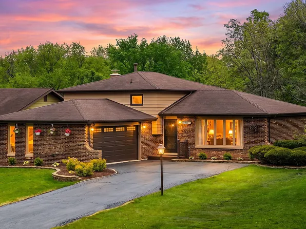 900 Carol Ln, Crete, IL 60417