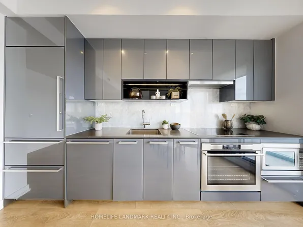 117 McMahon Dr #2011, Toronto, ON M2K 0E4