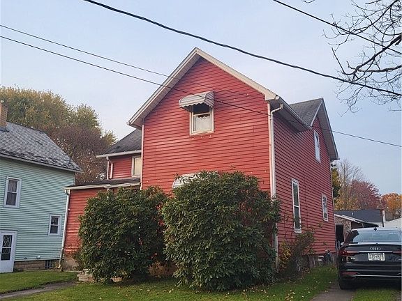 3rd image of 16 Sherrard Ave
