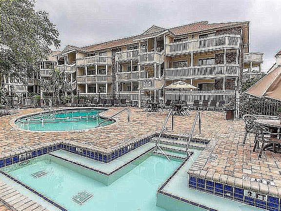 Large spa/hot tub to enjoy