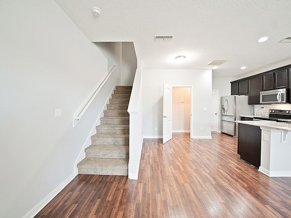 5th image of 437 Oasis Ln