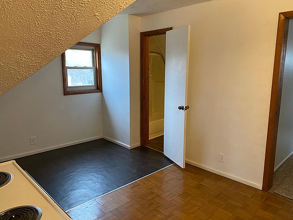 4th image of 301 S Black St
