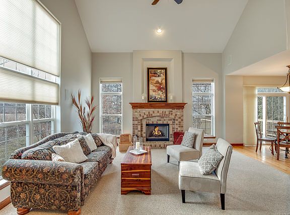 4th image of 55 Oak Creek Ct