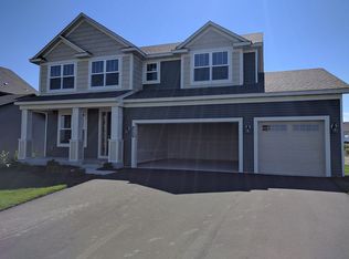 1624 River Rock Dr, Carver, MN 55315