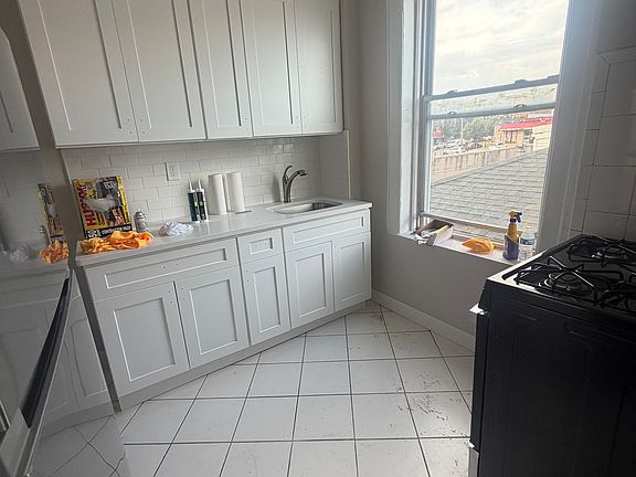 2nd image of 4809 Broadway #12F
