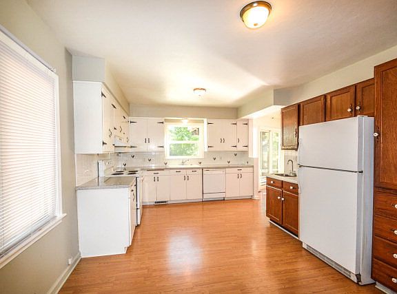 5th image of 440 8th St
