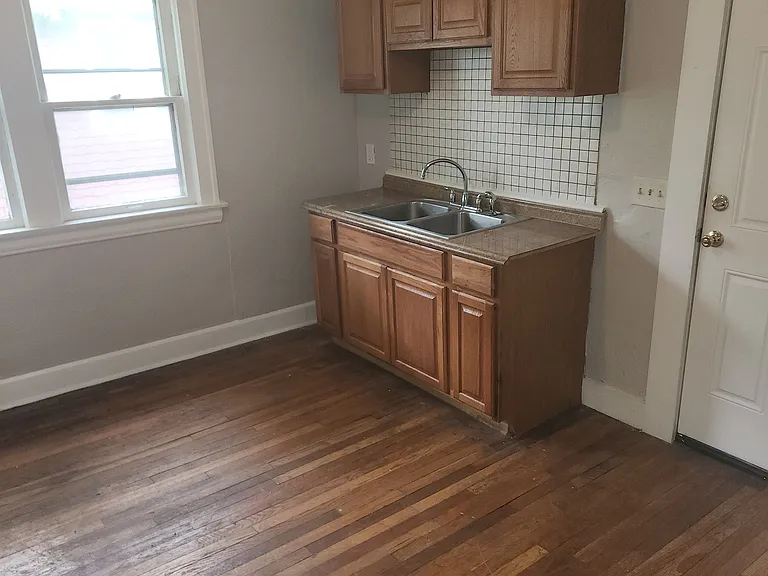 1483 Genesee Rd #UP — Photo 5