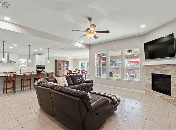5th image of 2306 Ray Hubbard Way