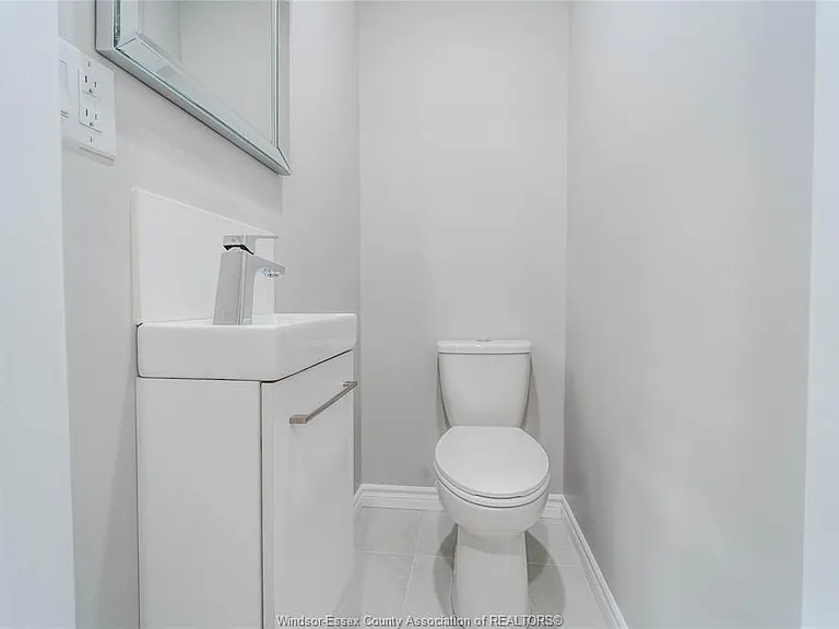 5414 Lassaline Ave — Photo 16