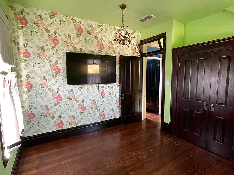 Maple Ave — Photo 2