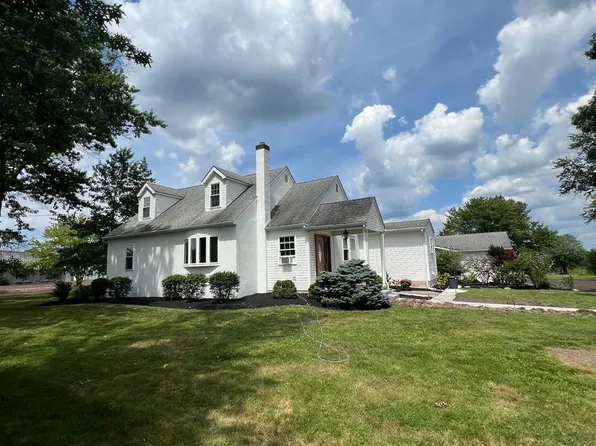 736 Old Skippack Rd, Harleysville, PA 19438