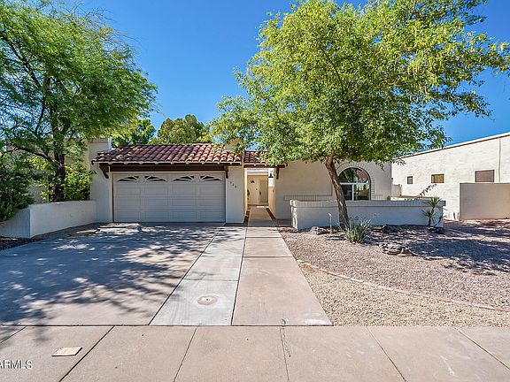 2nd image of 929 E LAGUNA Drive