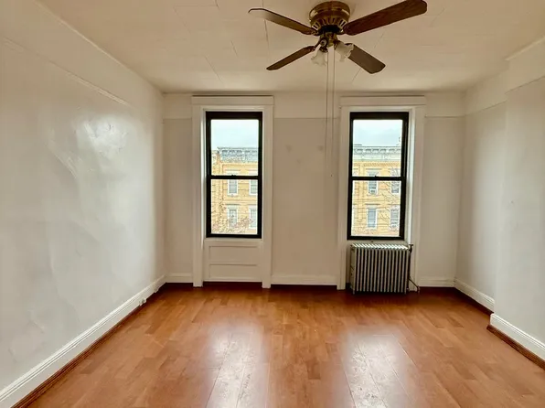 2052 Gates Avenue image 12 of 23