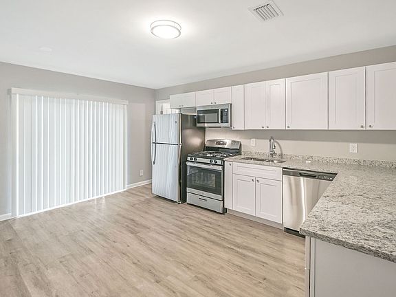 4th image of 6194 Arcade Ct