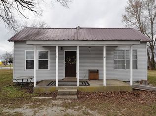 135 N Davis St, Pea Ridge, AR 72751
