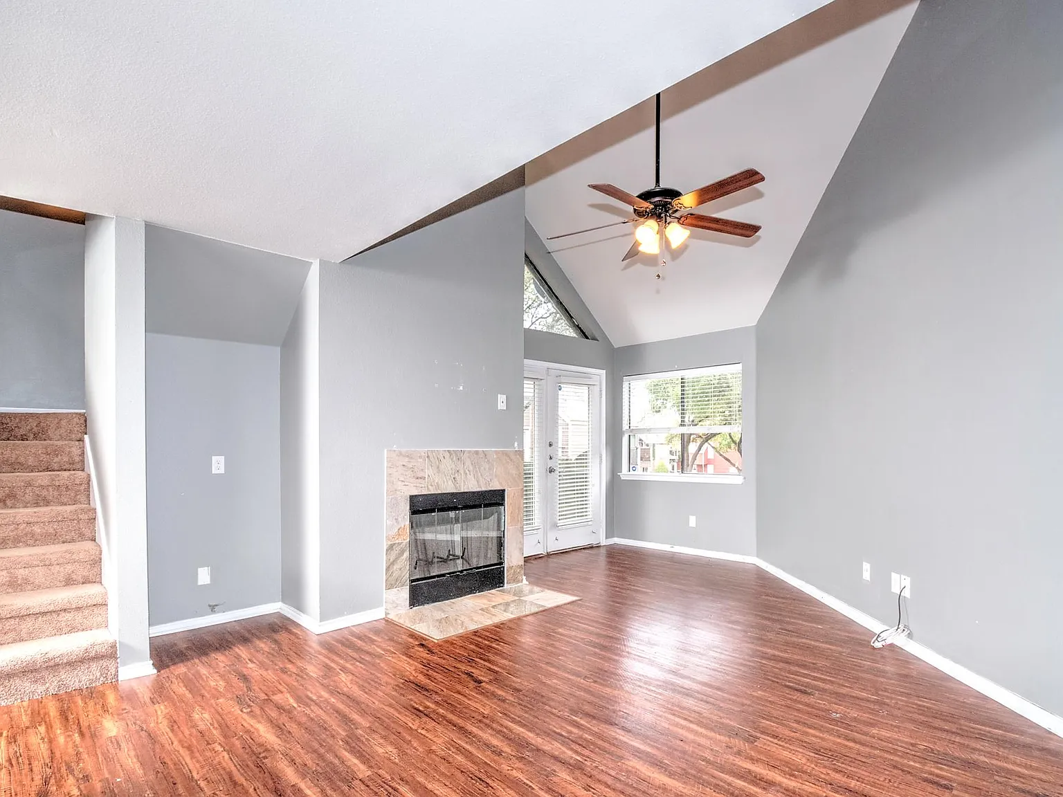 2 bed, 1031 sqft, $1,600 — Photo 2