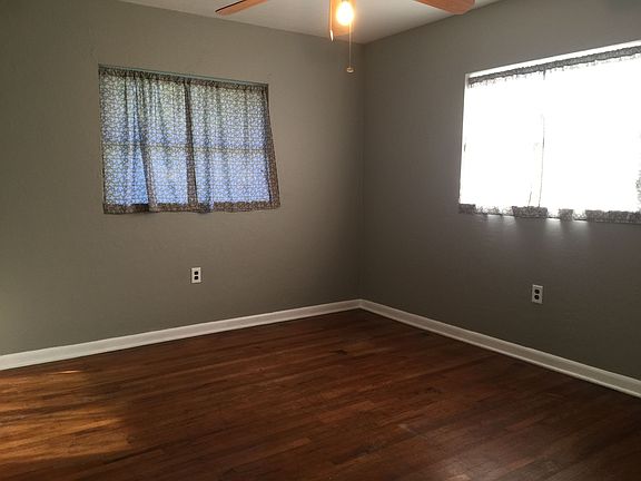 3rd image of 2113 NE 2nd St